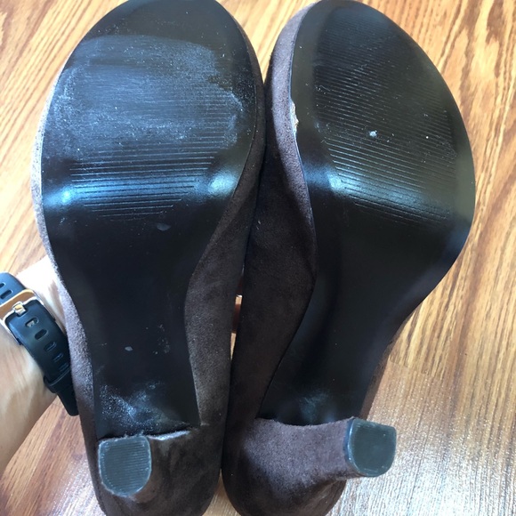 APOSTROPHE Brown Faux Suede Heels Size 8 - Picture 7 of 7